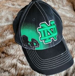 NOTRE DAME FIGHTING IRISH ONE FIT FOOTBALL CAP